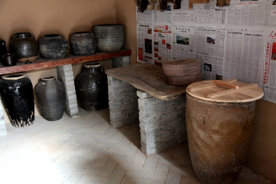 农村窑洞的陶瓷用品