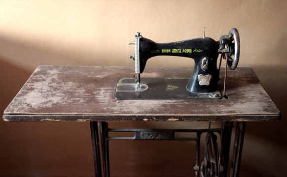 老式家用缝纫机