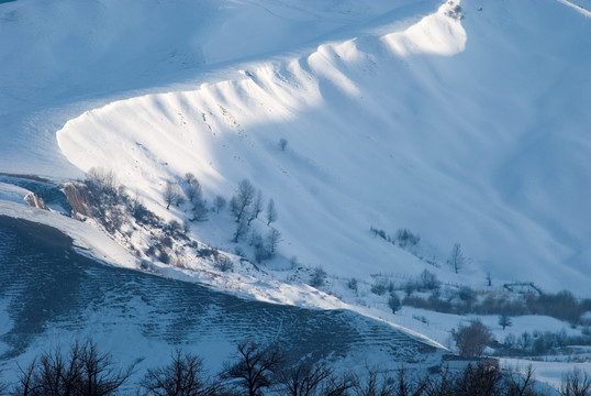 风雪天山