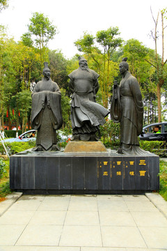 三国雕塑
