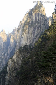 黄山险峻石峰