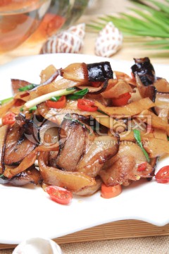 萝卜干炒回锅腊肉
