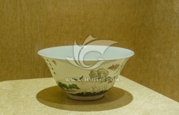清同治粉彩三羊开泰碗