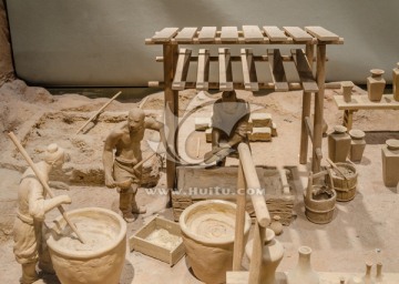 制瓷流程淘练泥土 中国制瓷