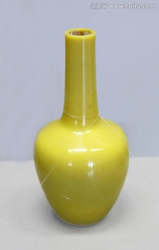 清代黄玻璃长颈瓶
