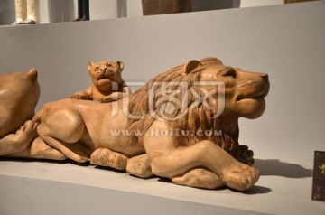 非洲狮子木雕