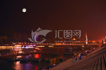 朝天门码头和东水门长江大桥夜景
