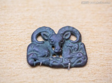 汉代铜盘角羊头形饰件 汉代铜羊