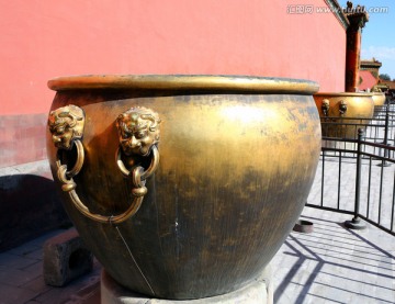 北京故宫大铜缸