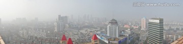 雾霾小城全景图
