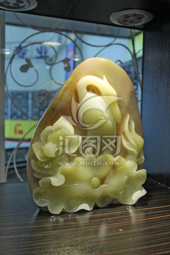 玉雕白鹤花