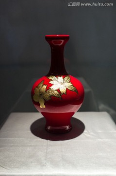 红釉瓷器