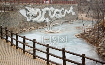 北京莲花山森林公园石壁浮雕龙