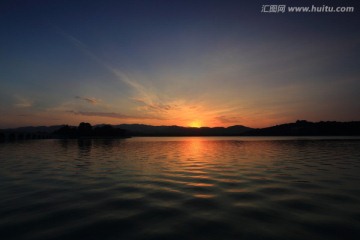 颐和园 昆明湖 湖波粼粼 夕阳