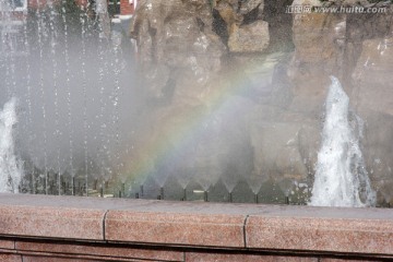 假山喷池 彩虹出现