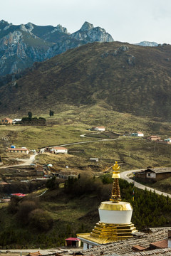 甘南郎木寺佛塔高原风景