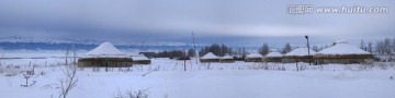 雪山脚下的牧业村落