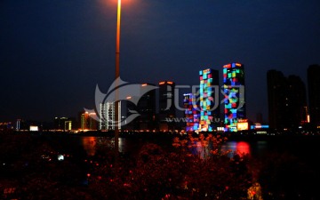 美丽长沙江边河东夜景