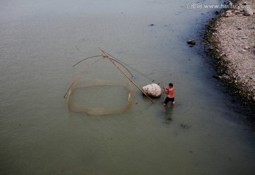 洞庭湖边 捕鱼汉子