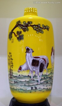 黄地粉彩花瓶