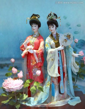 史湘云和薛宝钗塑像