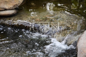 山泉溪水