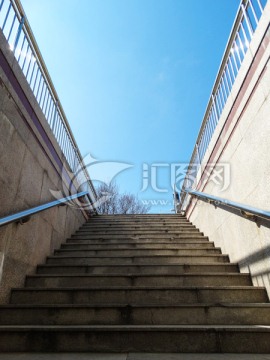 台阶外的天空 楼梯