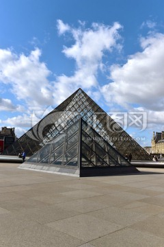 卢浮宫玻璃幕墙