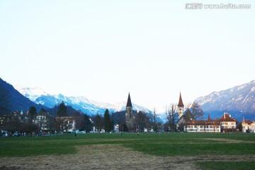 国外风景摄影 雪山下的小城镇