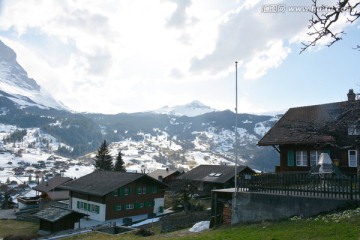 欧洲风景摄影 雪山下的小城镇