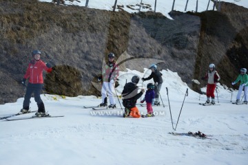 中欧之旅 滑雪的人民
