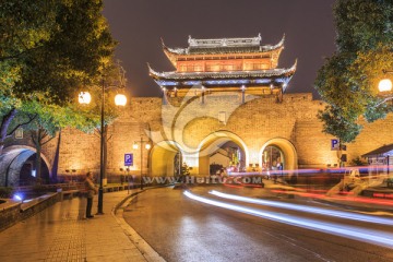 苏州古城楼夜景