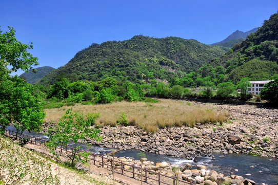 大山与河滩