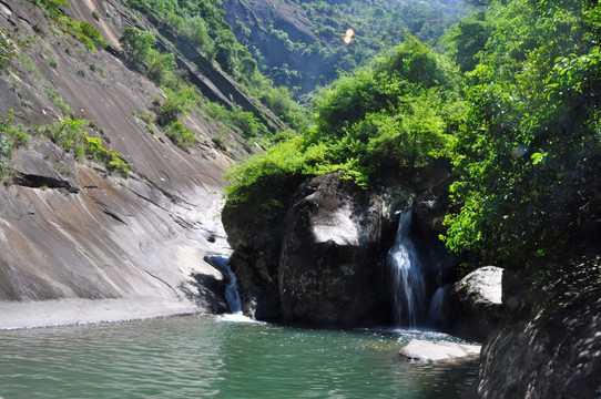 水潭风光