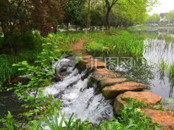 小河堤坝
