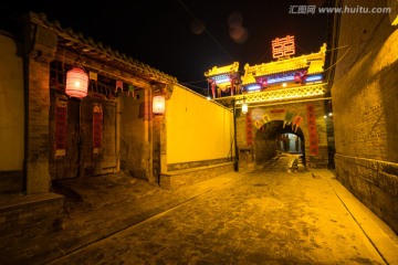 西古堡地藏寺夜景 冷暖对比