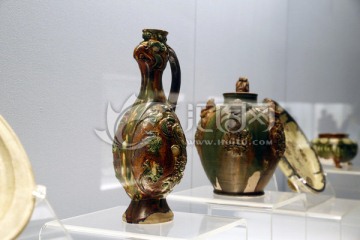 上海博物馆青釉鸟纹水瓶