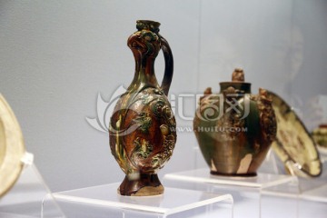 上海博物馆青釉鸟纹水瓶
