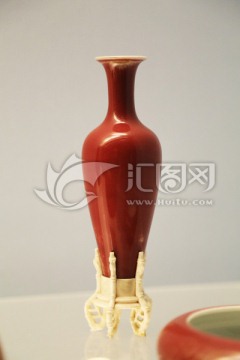 景德镇窑珊瑚红釉瓶