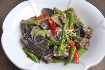 青椒炒水鱼