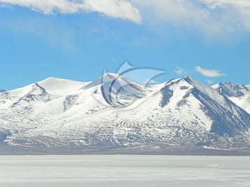 雪山圣湖