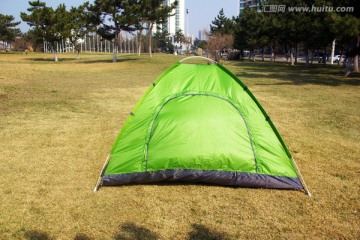 草地帐篷