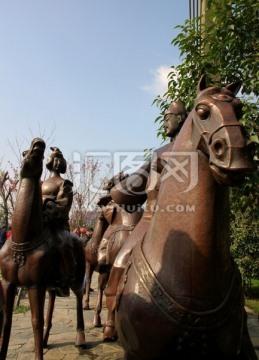 铜像 骑马出游