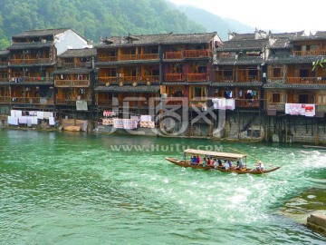 沱江河畔