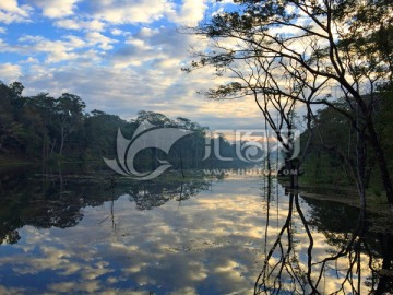 柬埔寨吴哥洞里萨湖美景