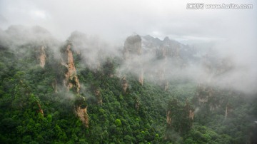 云雾深山