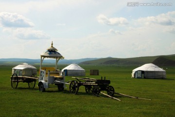草原上的放牧点蒙古包