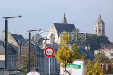 法国卡昂街景 遥看男子修道院