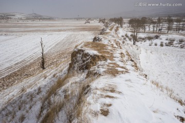 大同土长城 荒草丛生 残破