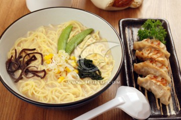 菜肉饺子拉面
